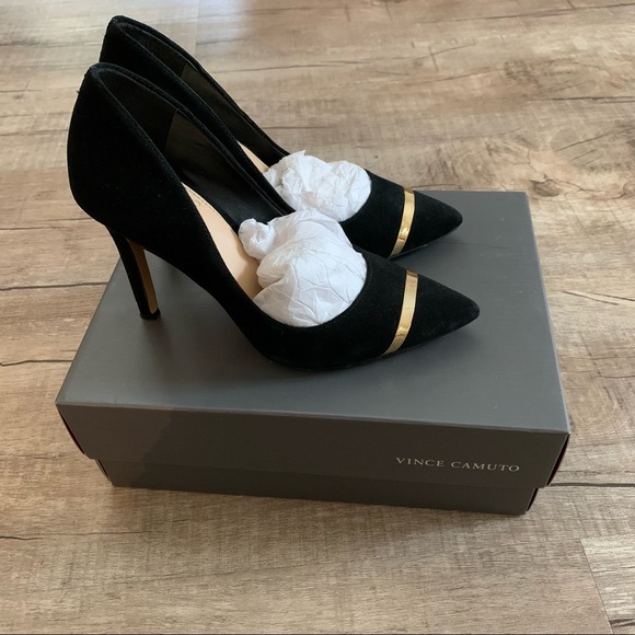 Vince Camuto Black suede and gold pump - Picture 3 of 9